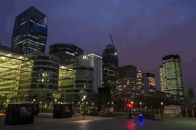 172 - Francia - Paris - La Defense - imagen nocturna.jpg